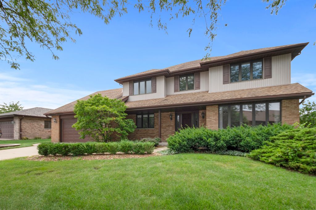 Photo for 8249 161st Place, Tinley Park, IL 60477 (MLS # 12466249)