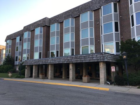 300 Thames Parkway 3D Park Ridge IL 60068