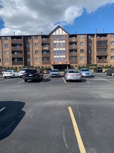 Photo of 10420 Circle Drive #22B, Oak Lawn, IL 60453 (MLS # 12460910) Photo of 10420 Circle Drive #22B, Oak Lawn, IL 60453 (MLS # 12460910)