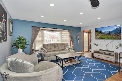 Tiny photo for 5465 N Nottingham Avenue, Chicago, IL 60656 (MLS # 12587620)