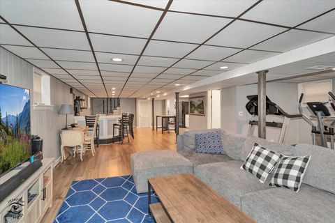 Tiny photo for 5465 N Nottingham Avenue, Chicago, IL 60656 (MLS # 12587620)