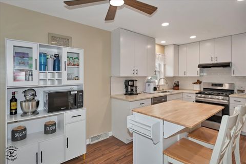 Tiny photo for 5465 N Nottingham Avenue, Chicago, IL 60656 (MLS # 12587620)