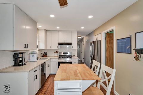 Tiny photo for 5465 N Nottingham Avenue, Chicago, IL 60656 (MLS # 12587620)