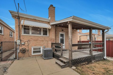 Tiny photo for 5465 N Nottingham Avenue, Chicago, IL 60656 (MLS # 12587620)