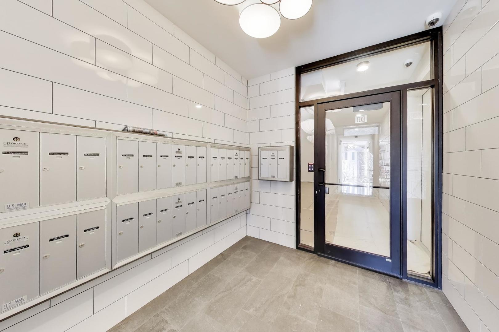 5748 N Hermitage Avenue 407