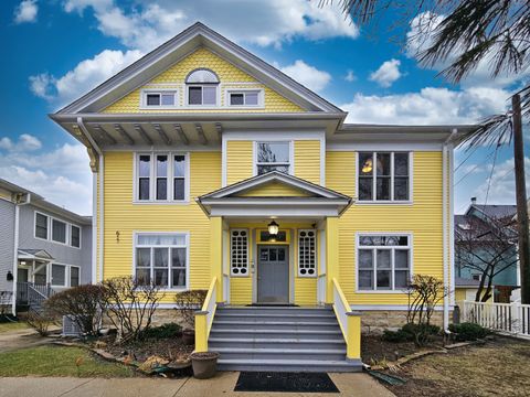 Photo of 617 South Boulevard #E, Oak Park, IL 60302 (MLS # 12590609)