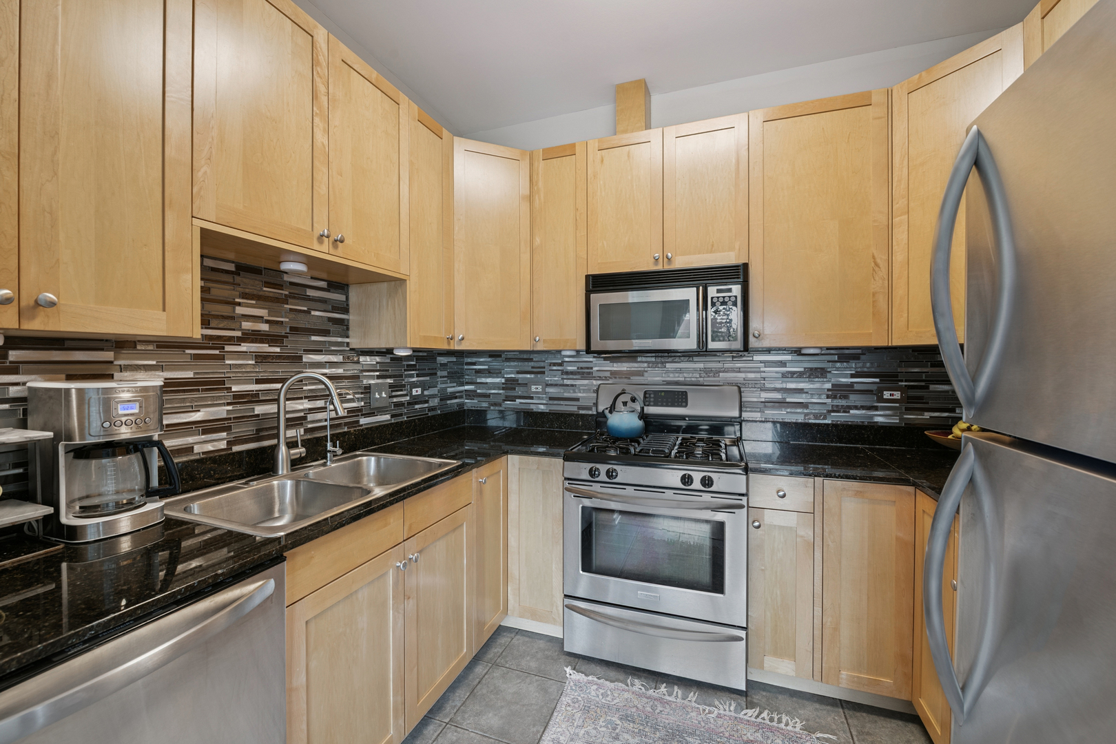 Chicago, Illinois 60647, United States, 2 Bedrooms Bedrooms, ,2 BathroomsBathrooms,Residential,Active,239035