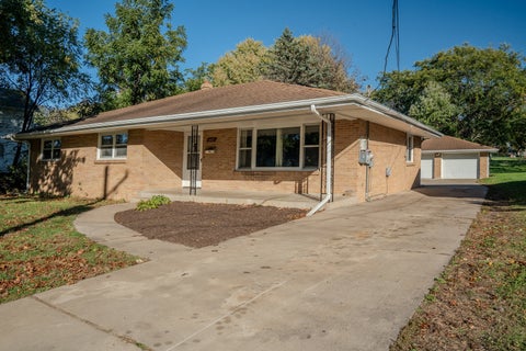 Photo of 1427 S Walnut Avenue, Freeport, IL 61032 (MLS # 12790647)