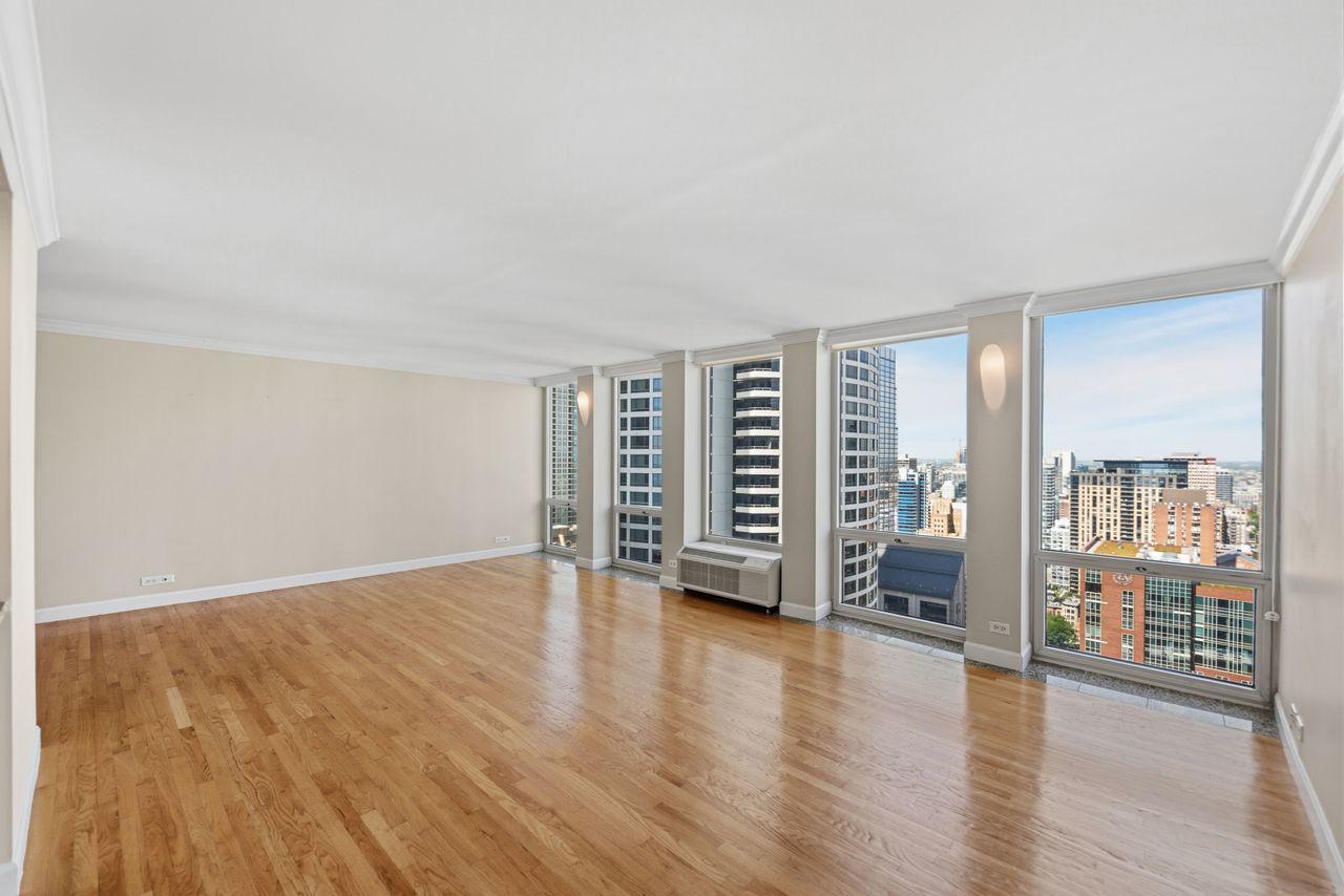 111 E Chestnut Street 39J