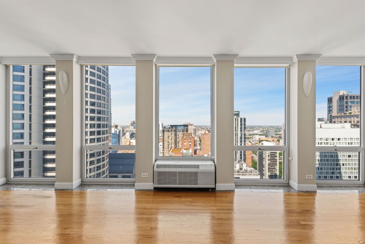 111 E Chestnut Street 39J