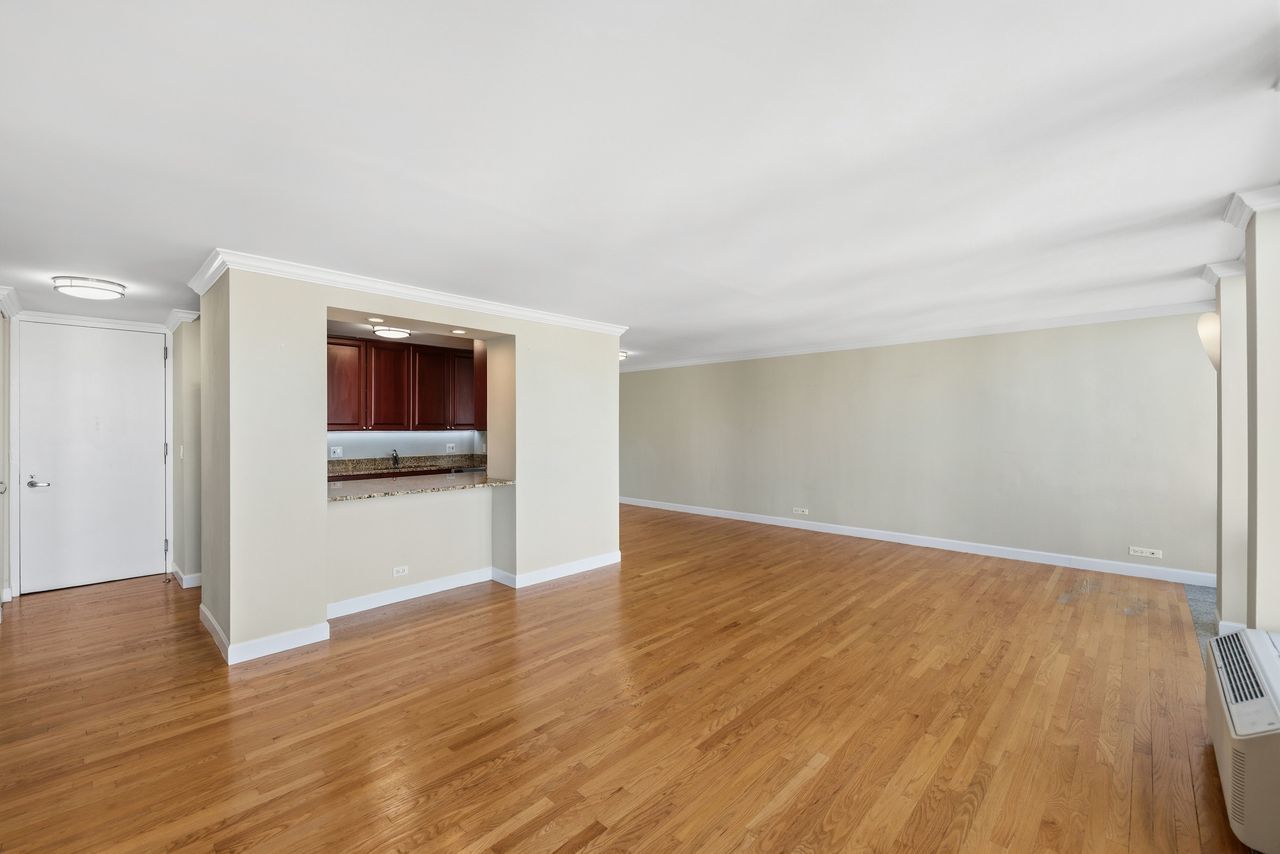 111 E Chestnut Street 39J