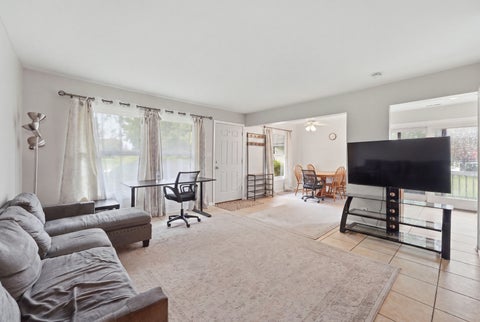 Tiny photo for 1784 Queensbury Circle #5714, Hoffman Estates, IL 60169 (MLS # 12733895)
