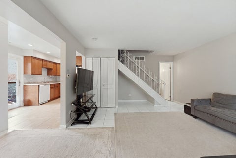 Tiny photo for 1784 Queensbury Circle #5714, Hoffman Estates, IL 60169 (MLS # 12733895)
