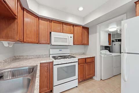 Tiny photo for 1784 Queensbury Circle #5714, Hoffman Estates, IL 60169 (MLS # 12733895)