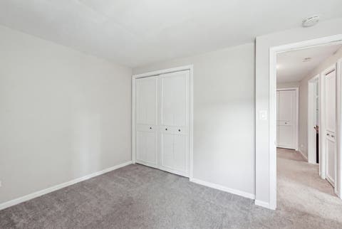 Tiny photo for 1784 Queensbury Circle #5714, Hoffman Estates, IL 60169 (MLS # 12733895)