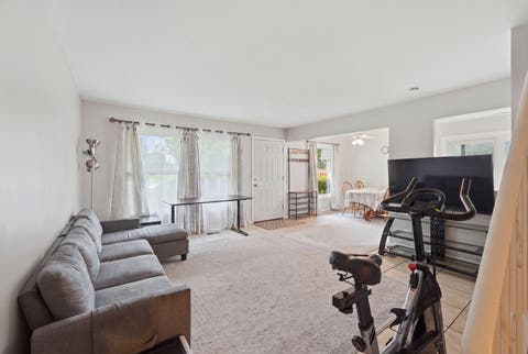 Tiny photo for 1784 Queensbury Circle #5714, Hoffman Estates, IL 60169 (MLS # 12733895)