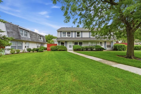 Tiny photo for 1784 Queensbury Circle #5714, Hoffman Estates, IL 60169 (MLS # 12733895)