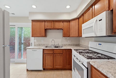 Tiny photo for 1784 Queensbury Circle #5714, Hoffman Estates, IL 60169 (MLS # 12733895)