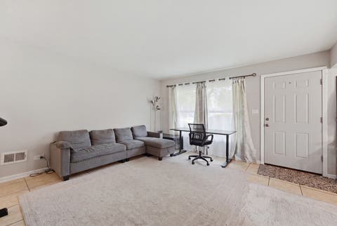 Tiny photo for 1784 Queensbury Circle #5714, Hoffman Estates, IL 60169 (MLS # 12733895)