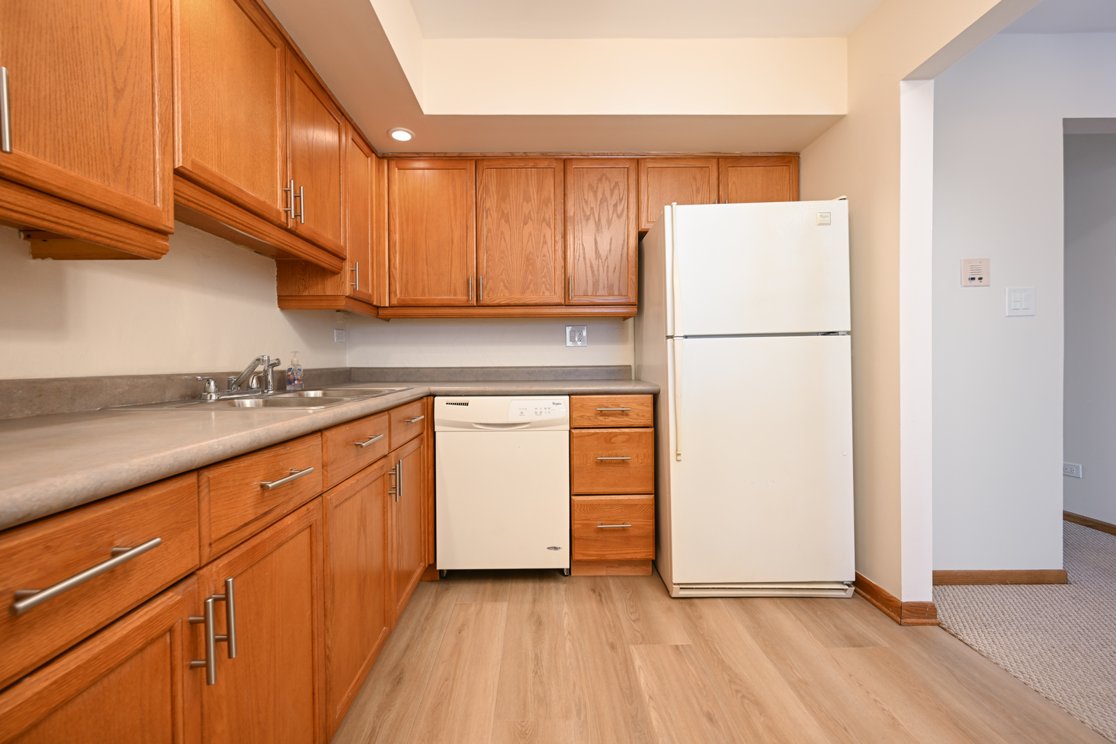 809 S Dwyer Avenue 3E