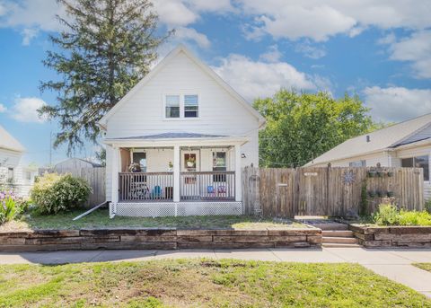 Photo of 1413 40th Street, Rock Island, IL 61201 (MLS # 12648185)