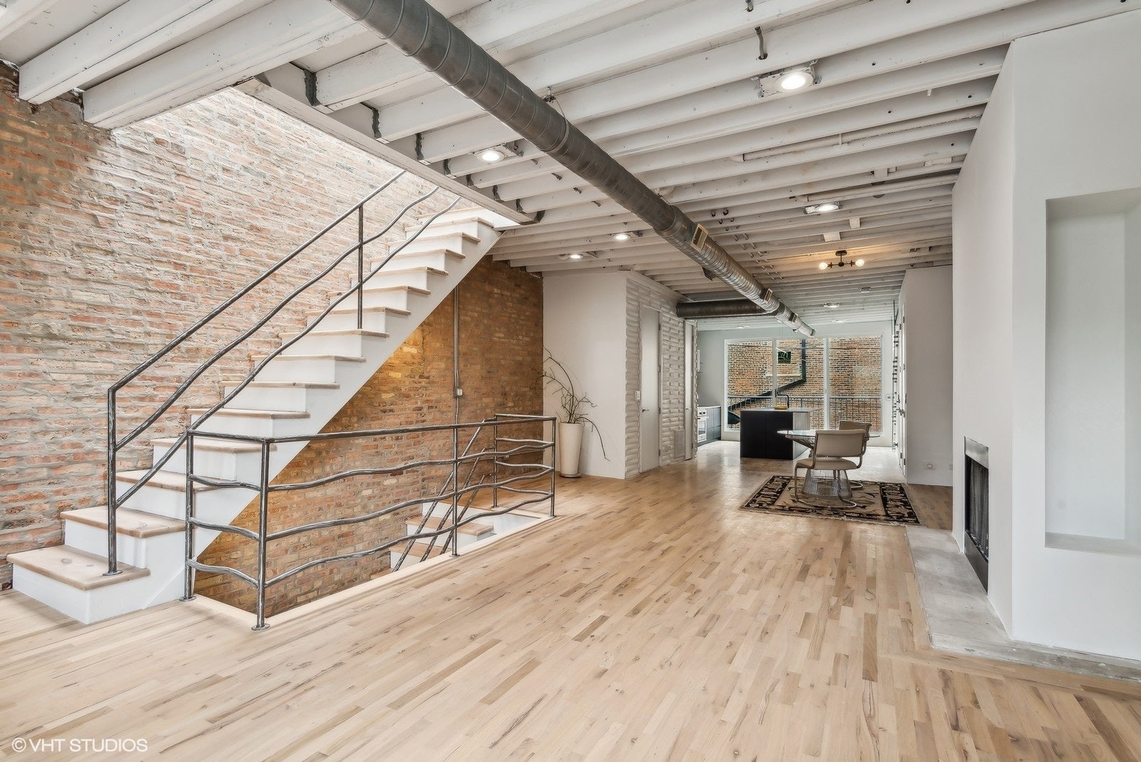 2156 W Hubbard Street