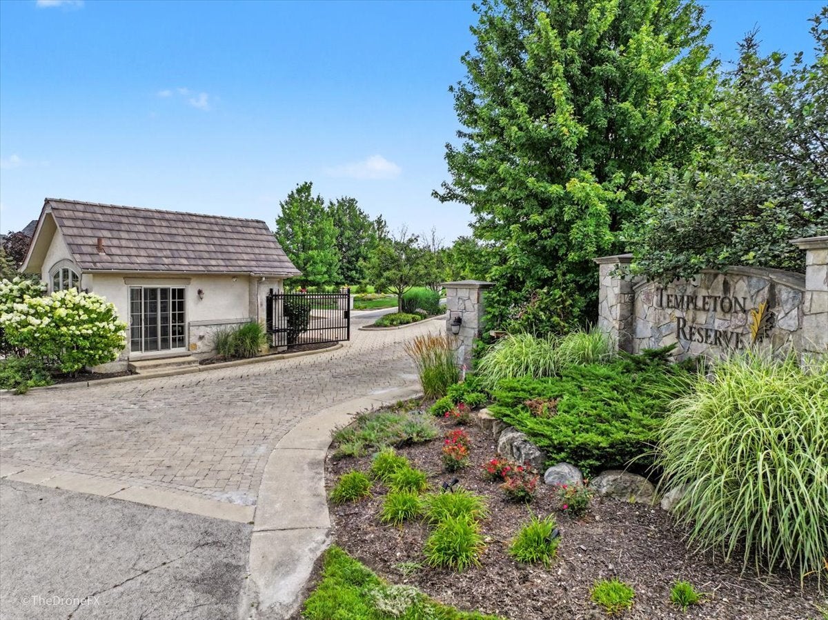 15 TEMPLETON Drive
