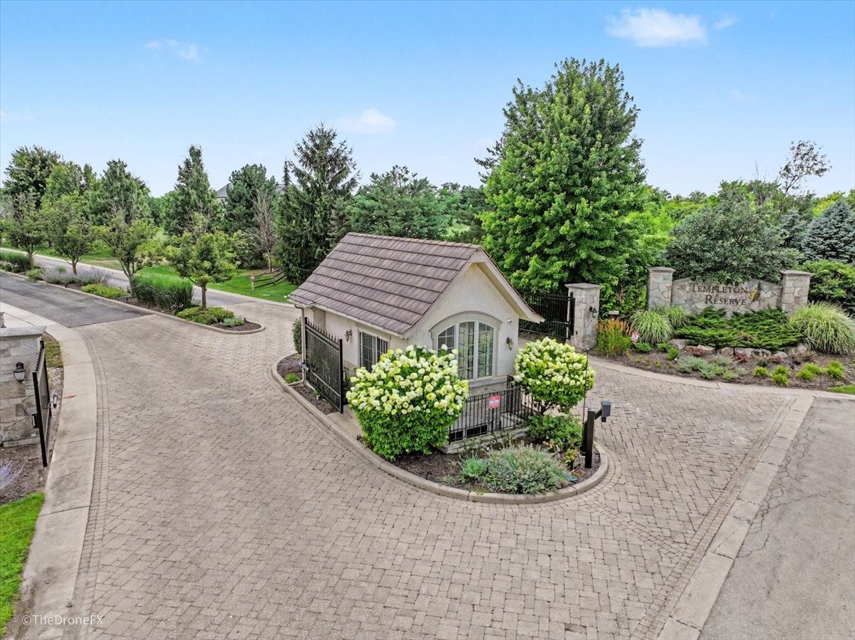 15 TEMPLETON Drive