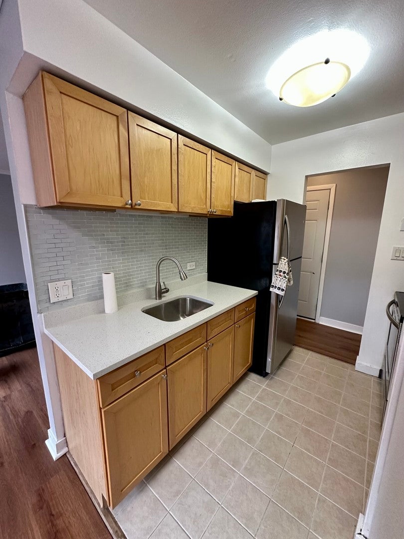 7120 N Sheridan Road 408