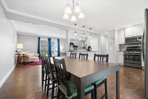 Tiny photo for 2820 Rutherford Drive, Bloomington, IL 61705 (MLS # 12611052)