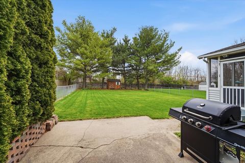 Tiny photo for 2820 Rutherford Drive, Bloomington, IL 61705 (MLS # 12611052)