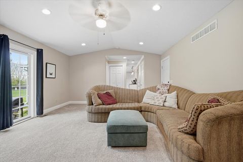 Tiny photo for 2820 Rutherford Drive, Bloomington, IL 61705 (MLS # 12611052)