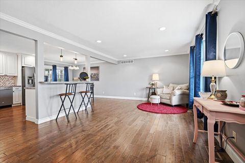 Tiny photo for 2820 Rutherford Drive, Bloomington, IL 61705 (MLS # 12611052)