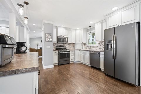 Tiny photo for 2820 Rutherford Drive, Bloomington, IL 61705 (MLS # 12611052)