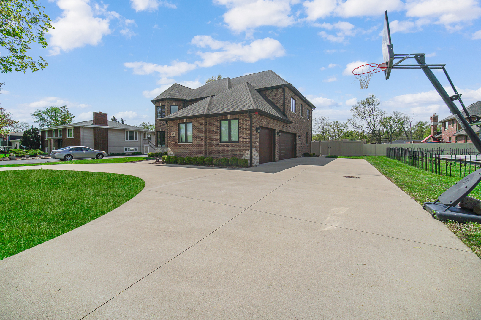 915 E Forest View Road
