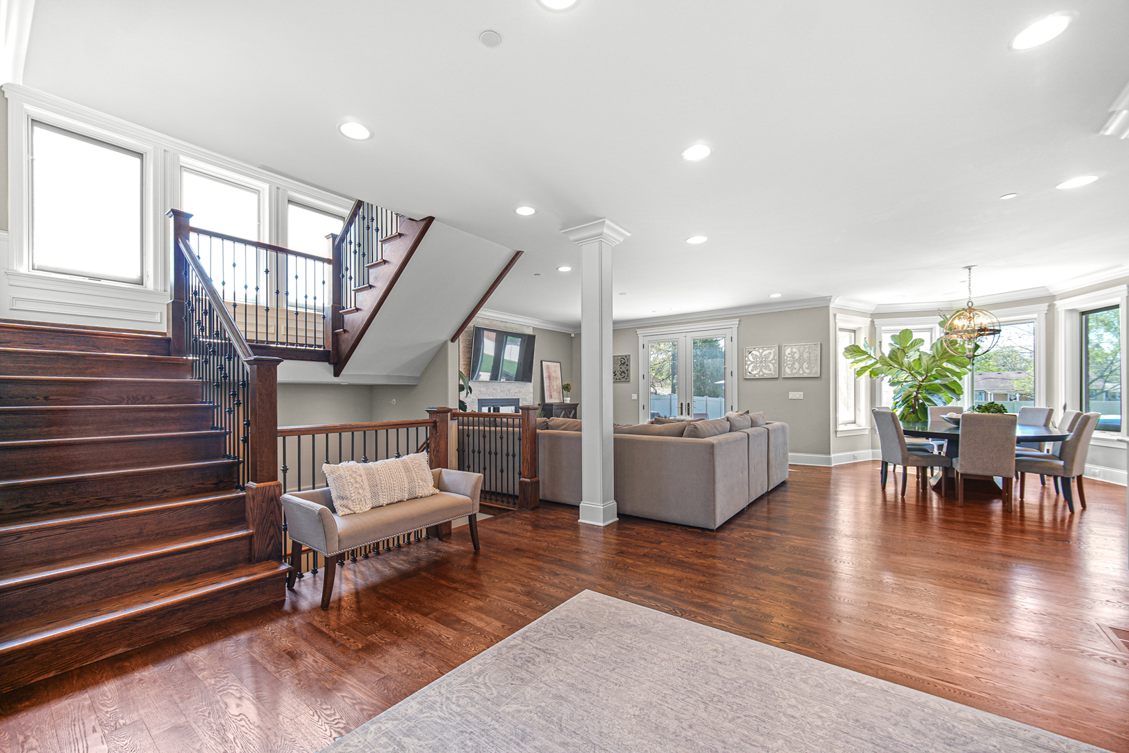915 E Forest View Road