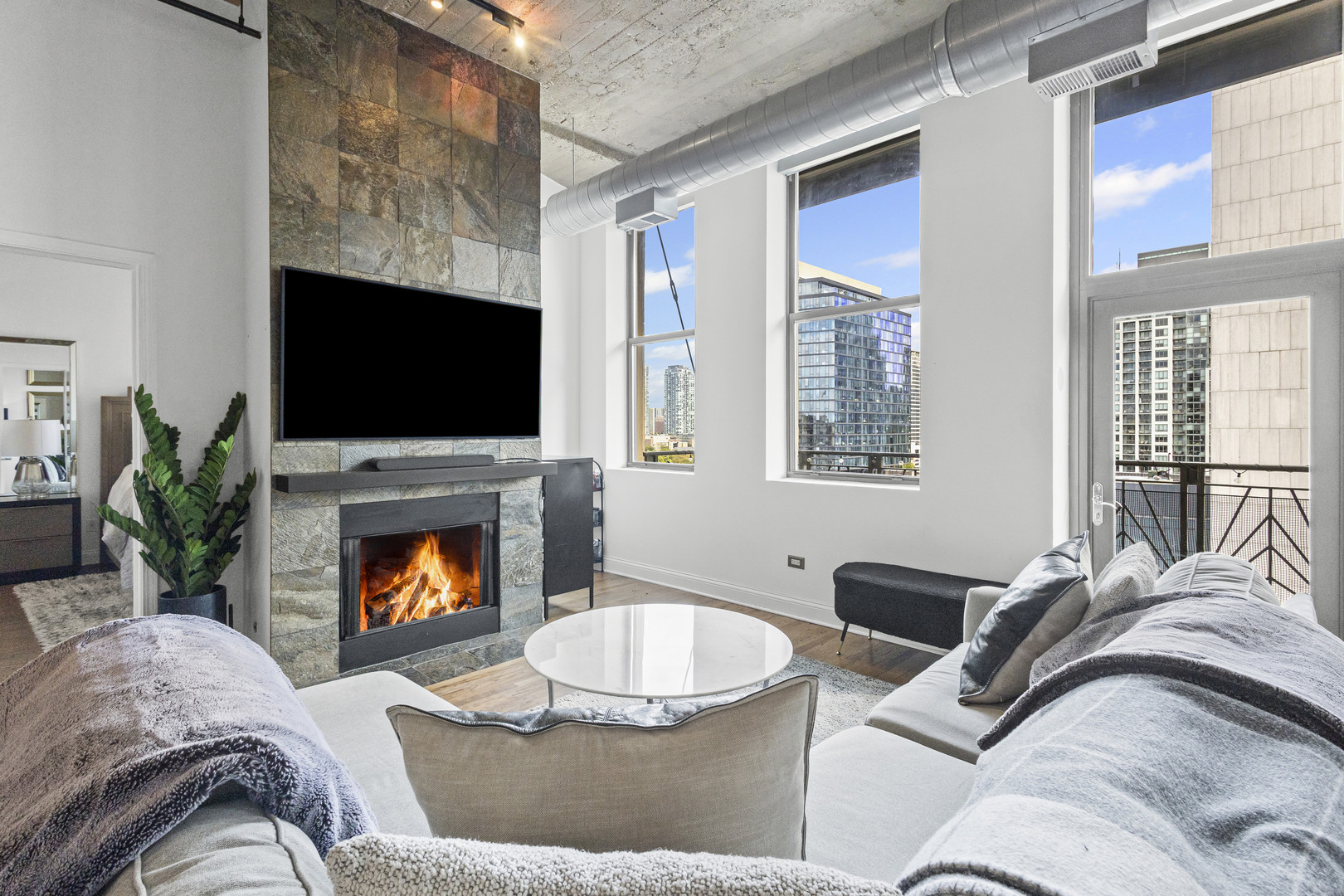 758 N Larrabee Street 718