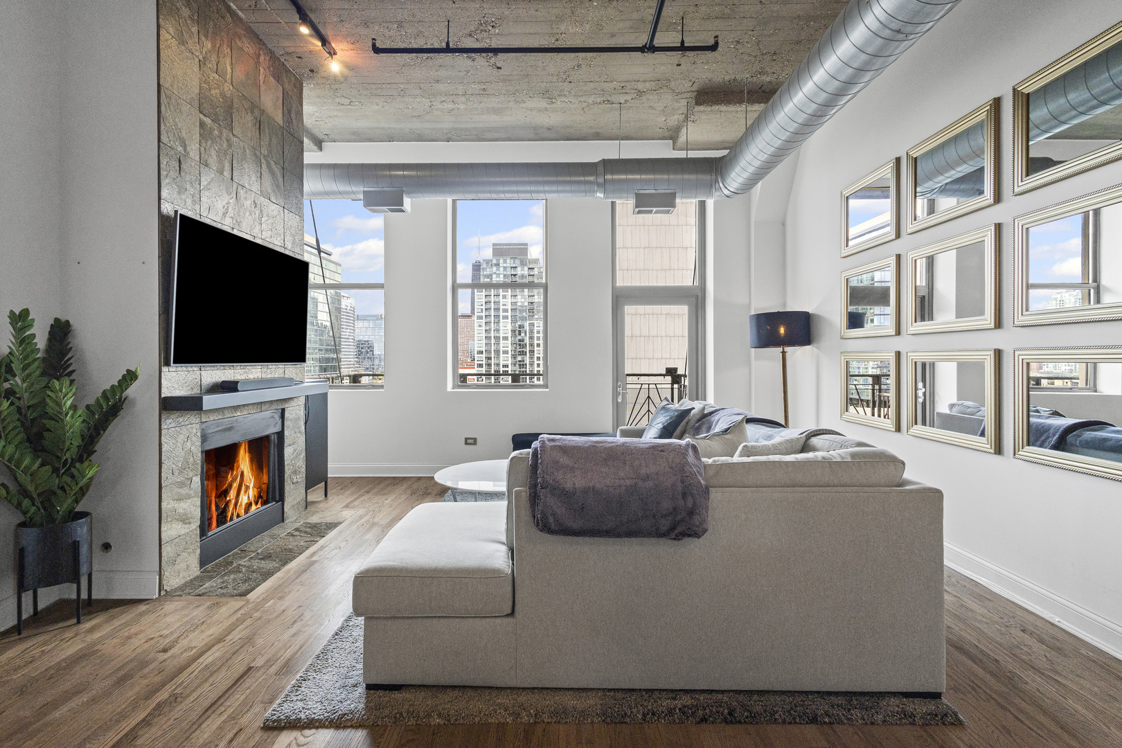 758 N Larrabee Street 718