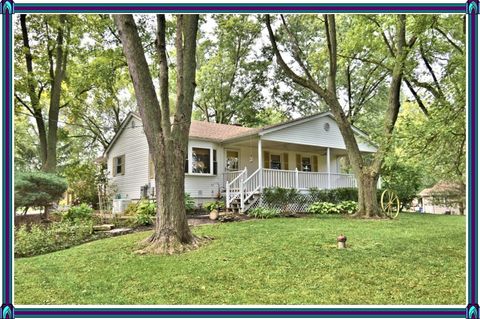 Photo of 2440 E 223rd Street, Chicago Heights, IL 60411 (MLS # 12493081)
