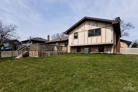 Tiny photo for 8336 Mending Wall Drive, Woodridge, IL 60517 (MLS # 12603163)