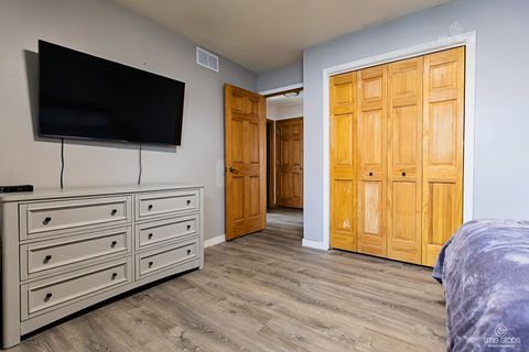 Tiny photo for 8336 Mending Wall Drive, Woodridge, IL 60517 (MLS # 12603163)