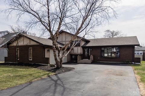 Photo of 8336 Mending Wall Drive, Woodridge, IL 60517 (MLS # 12603163)