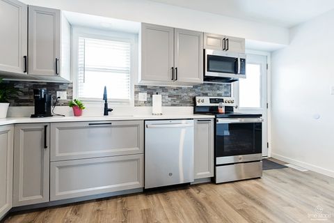 Tiny photo for 8336 Mending Wall Drive, Woodridge, IL 60517 (MLS # 12603163)