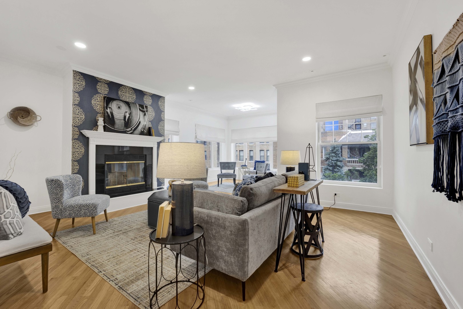 941 W Argyle Street 3W