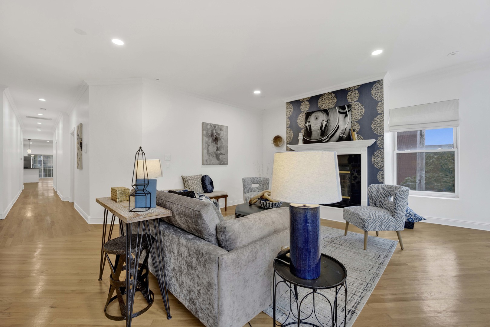 941 W Argyle Street 3W