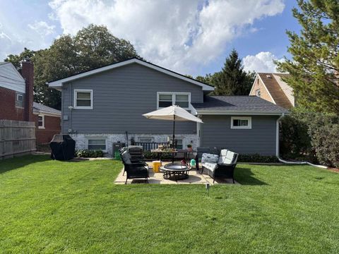 Tiny photo for 639 N Kaspar Avenue, Arlington Heights, IL 60004 (MLS # 12623246)
