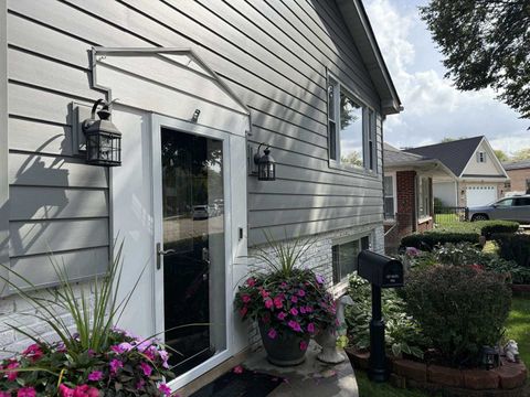 Tiny photo for 639 N Kaspar Avenue, Arlington Heights, IL 60004 (MLS # 12623246)