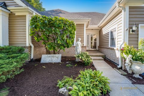 Photo of 6 Sherwood Court, Lake In The Hills, IL 60156 (MLS # 12637964)