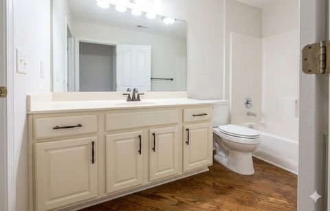 Tiny photo for 6 Sherwood Court, Lake In The Hills, IL 60156 (MLS # 12637964)