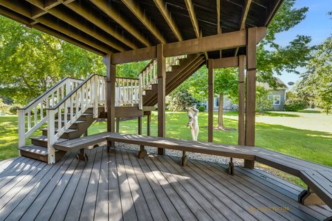 Tiny photo for 6 Sherwood Court, Lake In The Hills, IL 60156 (MLS # 12637964)